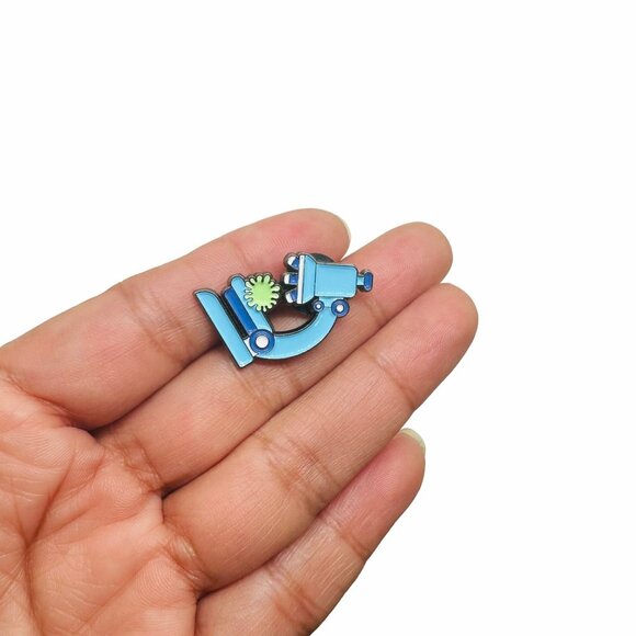 🤩Cute Blue Microscope Enamel Pin - Gift Love Science With Rubber Clutch Brooch - Picture 2 of 6